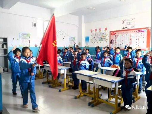 老师因为学生在自习课说了句话就停课请问怎么办？